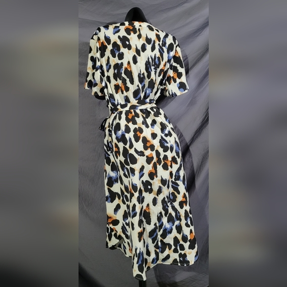 NWOT V-Neck Midi Dress - Picture 2 of 5